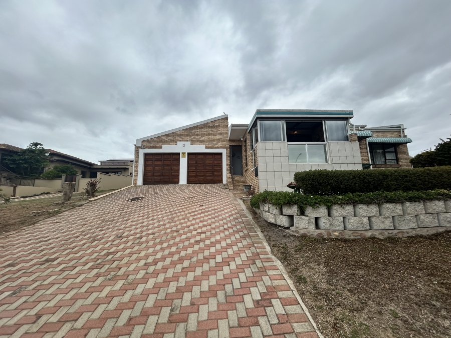 3 Bedroom Property for Sale in Wavecrest Eastern Cape